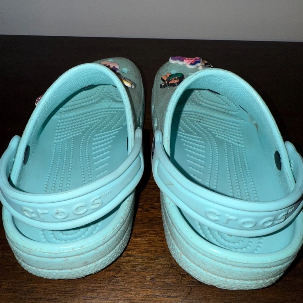 Crocs Mint Green W Glitter Sparkle And Taylor Swift Barbie Charms Size J1